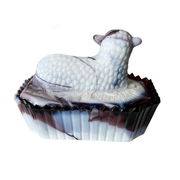 Westmoreland Purple Slag Glass Lamb Covered Dish - Picture 5 of 15